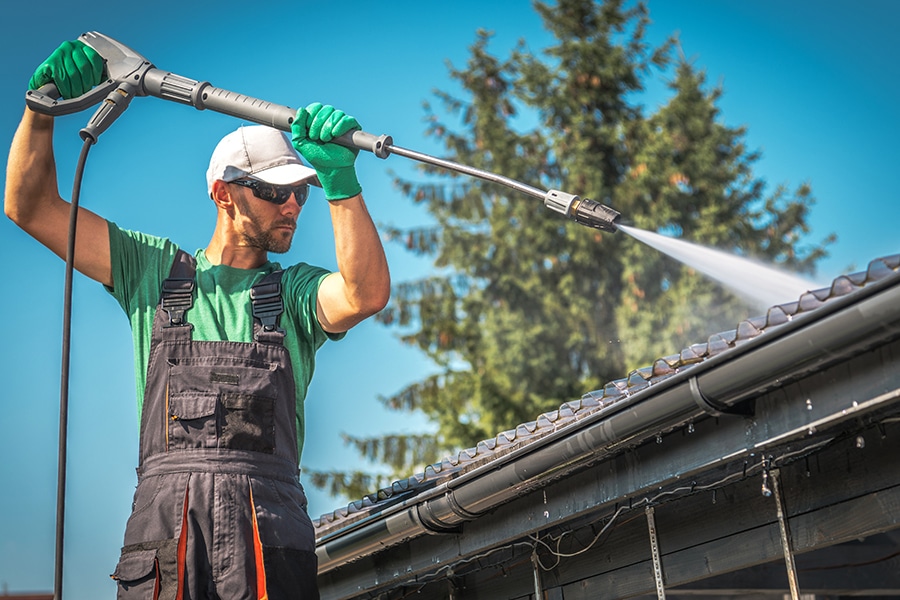 3 Reasons to Clean Your Roof