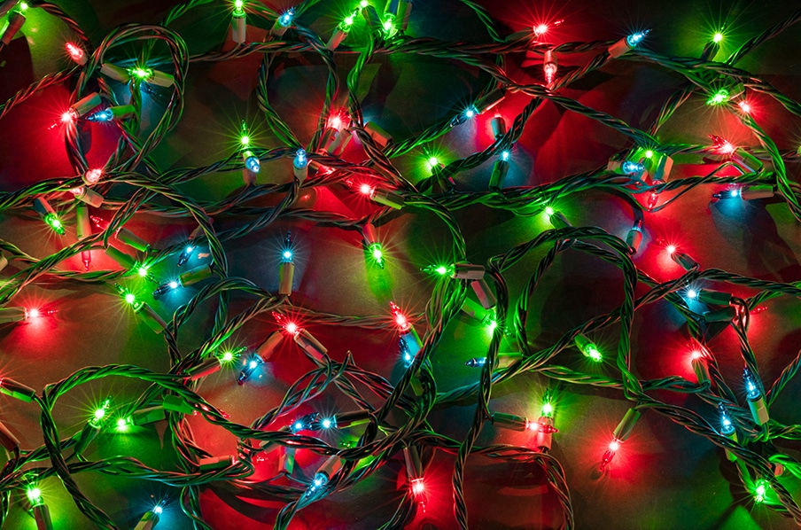 3 Tips For Hanging Holiday Lights For Santa’s Safe Delivery
